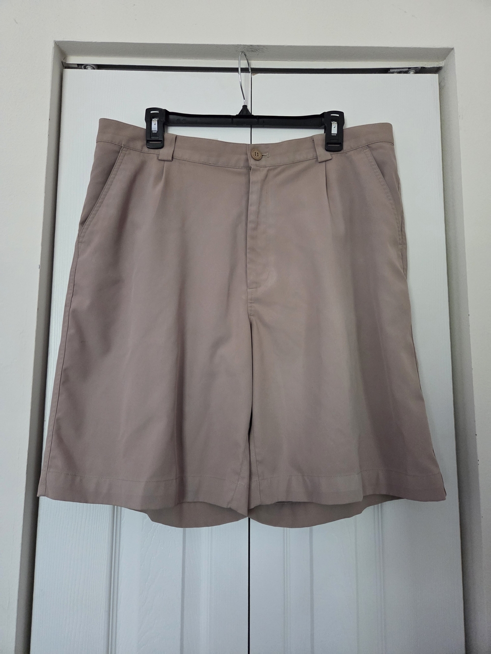 Under Armour Men’s Tan Athletic Shorts